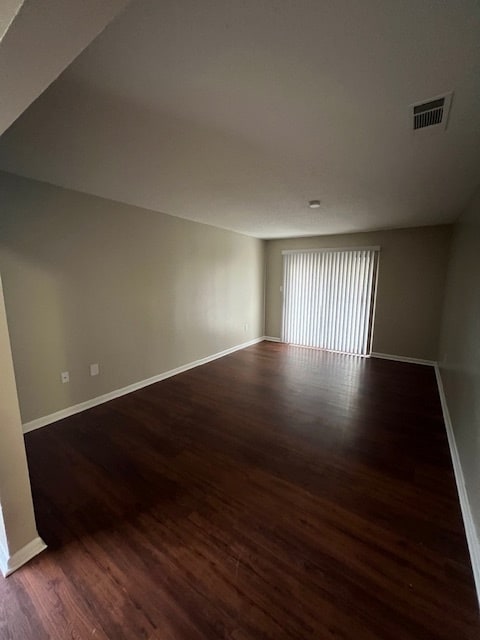 Plank Livingroom - Amelia Apartments