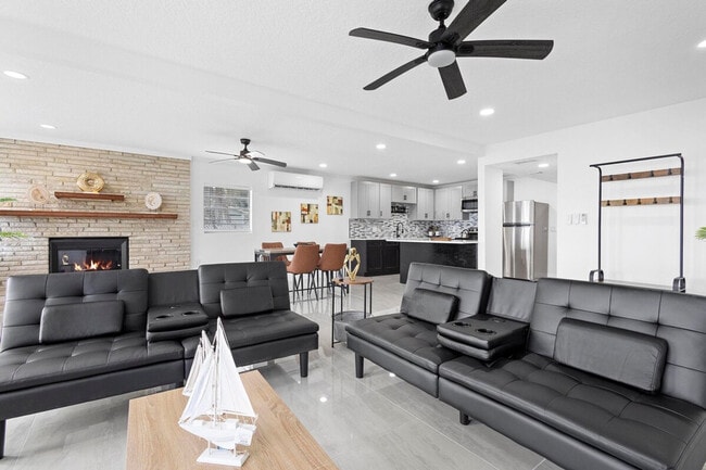 Photo - 1780 Lake St Unit ID1094232P