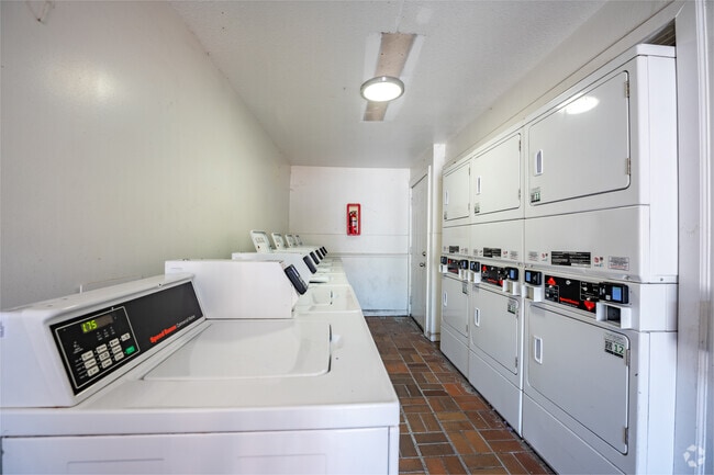 Laundry Center - Oak Chase Apartments