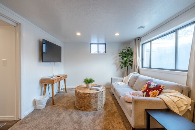 Building Photo - 1041 E Platinum Way Unit SI ID1585471P