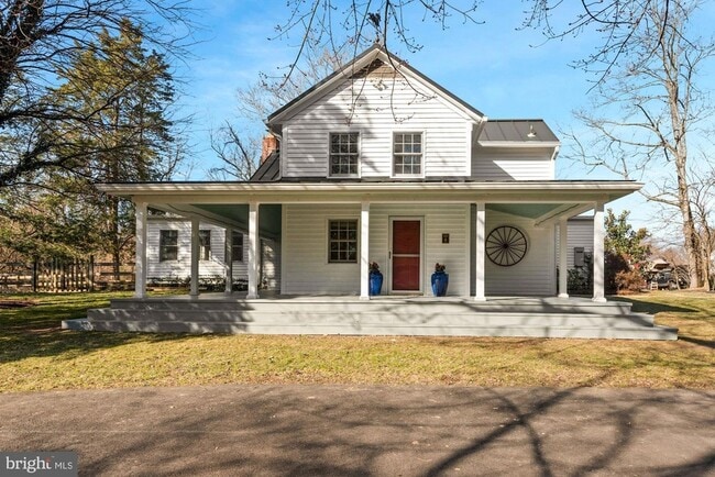 Building Photo - 326 Walker Rd
