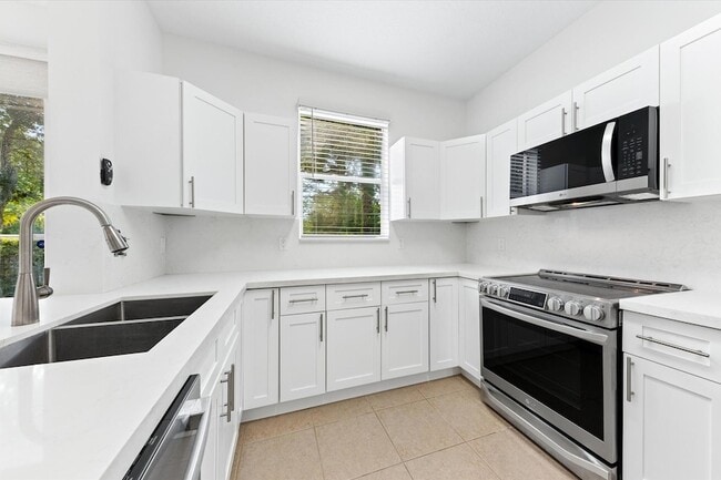 Photo - 402 Seminole Palms Dr