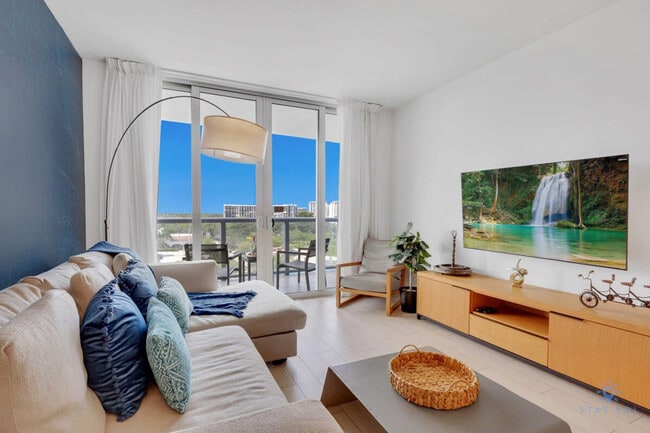 Building Photo - 2602 E Hallandale Beach Blvd Unit ID1227302P