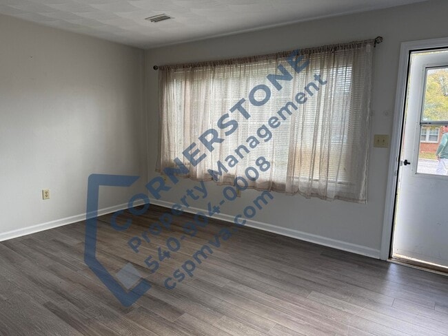 Photo - 1105 Lakeview Pl