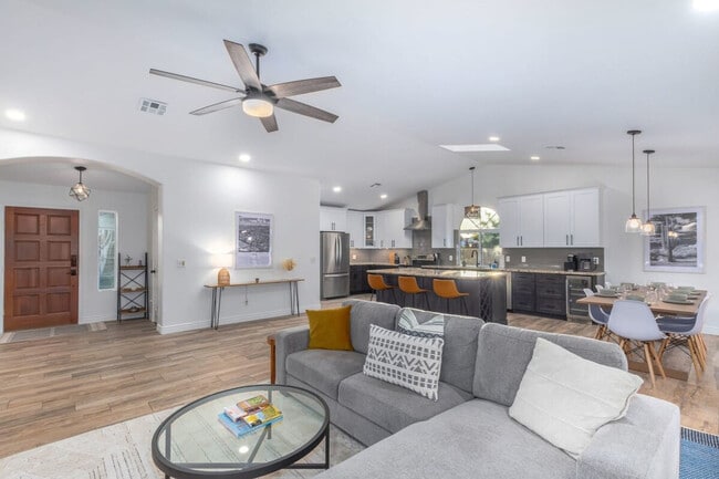 Photo - 2542 E Lynwood St Unit SI ID1558645P
