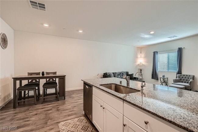 Photo - 527 Clearsable Ave