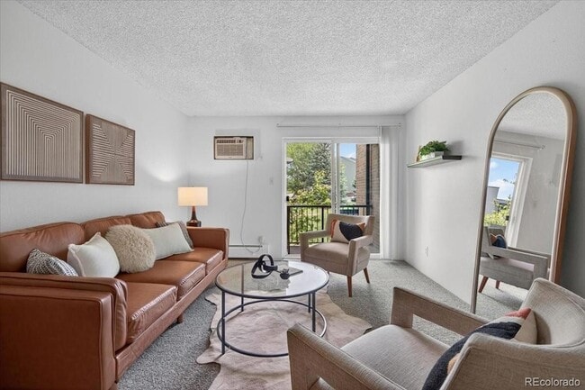 Building Photo - 1400 Golden Cir Unit 306