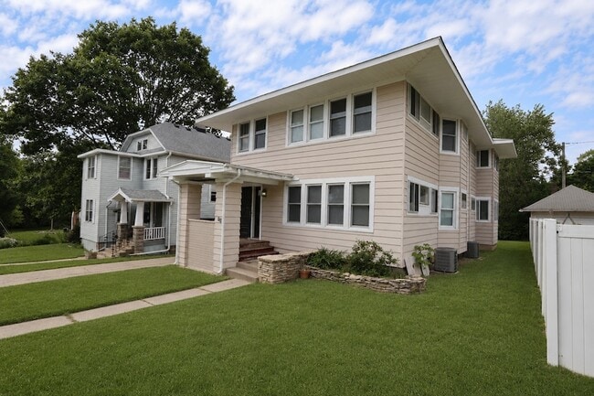 Photo - 416 W Jackson St