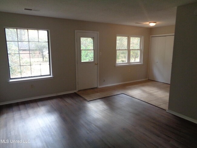 Photo - 5163 Haynes Dr