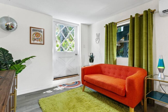 Building Photo - 5708 N Suwanee Ave Unit ID1271932P