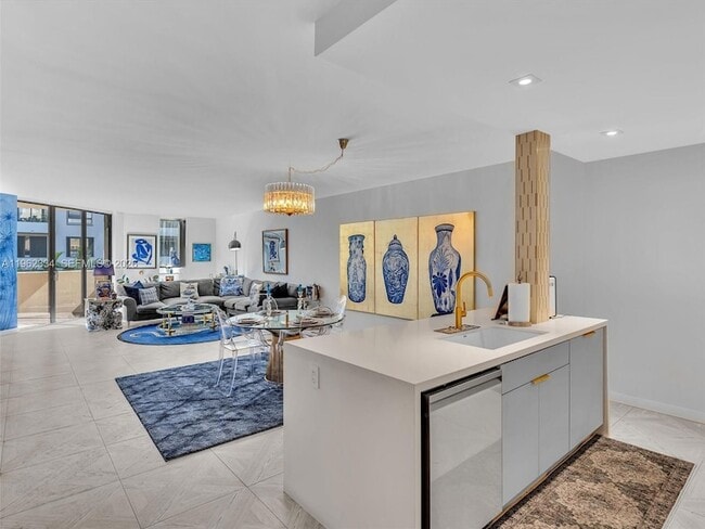 Building Photo - 101 Crandon Blvd Unit 479