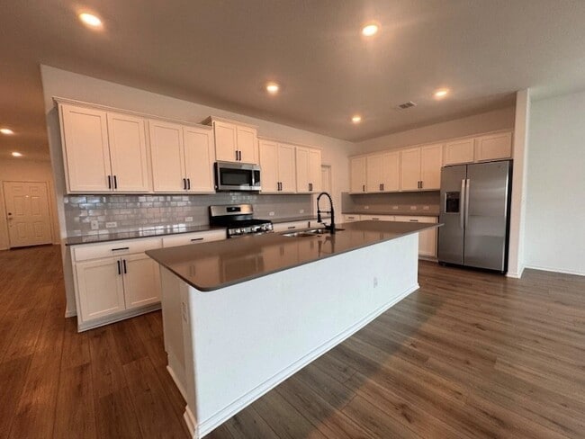 Photo - 208 Otter Rd