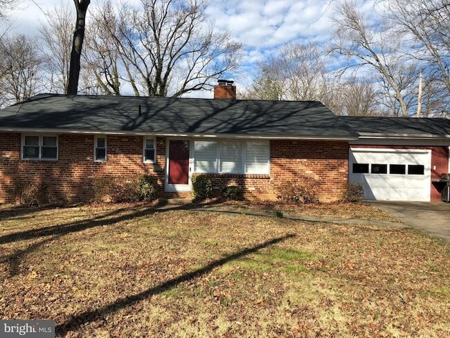 Building Photo - 6320 Howe Pl