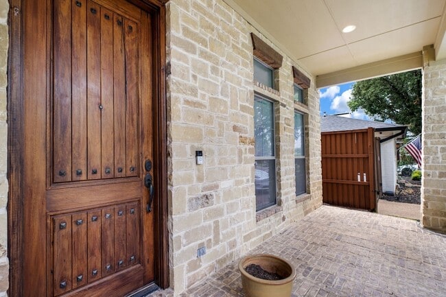 Photo - 3606 S Versailles Ave