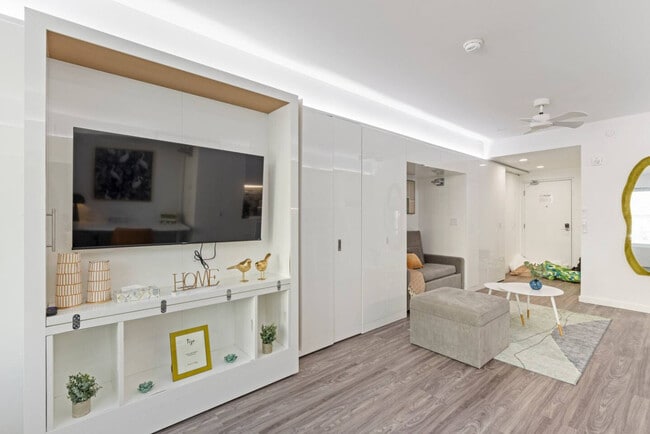 Building Photo - 12607 Larchmere Blvd Unit ID1335760P