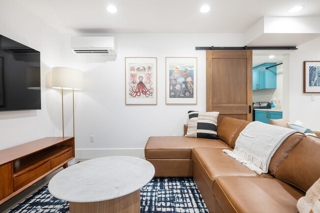 Building Photo - 2457 4th Ave W Unit SI ID1035899P