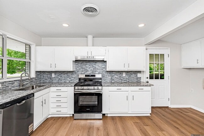 Photo - 8131 Sholar Dr