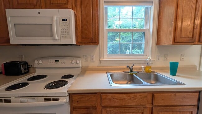 Photo - 184 Brock St Unit B