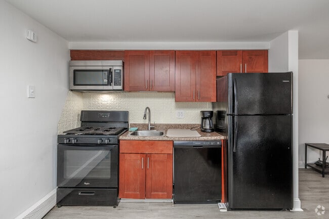 1BR, 1BA - 645SF - Kitchen - 1817 Burnet Ave - Utilities Included