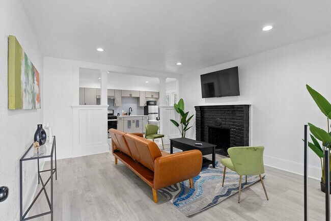 Photo - 316 E Amelia St Unit ID1363947P