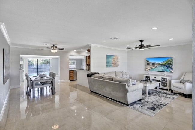 Building Photo - 2600 NE 52nd Ct Unit ID1369662P