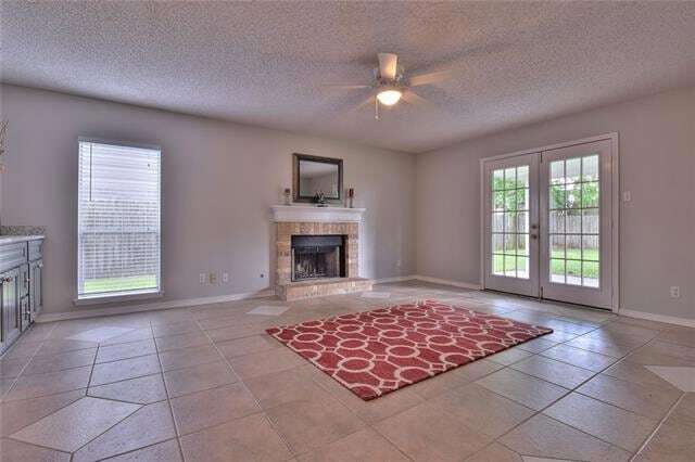 Photo - 110 Burrwood Dr