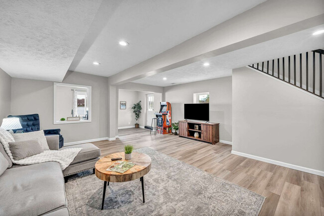 Building Photo - 829 Portage Lakes Drive Unit SI ID1496076P