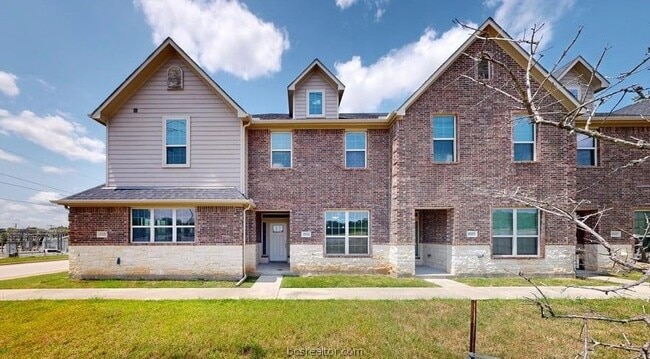 Building Photo - 2137 Big River St