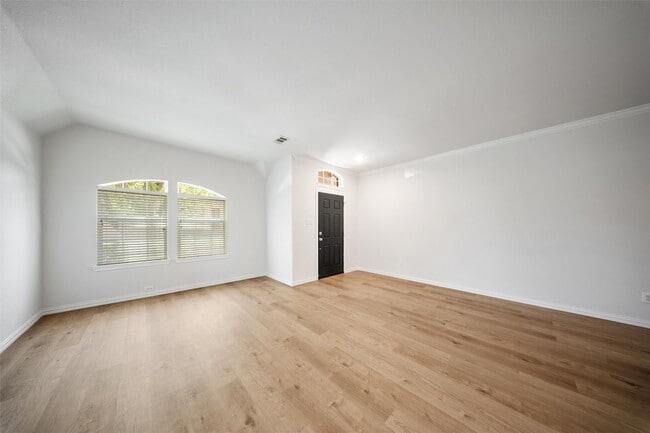 Photo - 6000 Meadowglen Dr