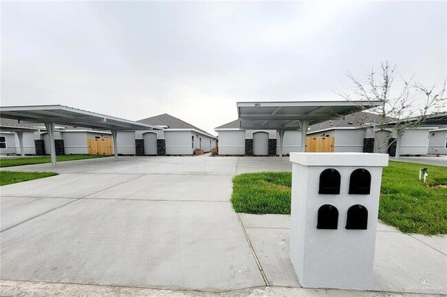 Building Photo - 1805 E Davenport St Unit 1