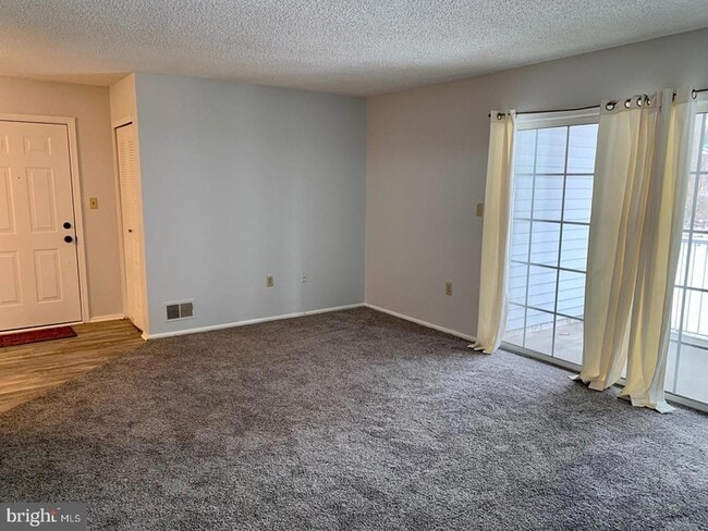 Photo - 15 Lehavre Ct