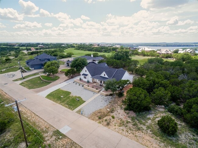 Photo - 405 Oak Tree Dr