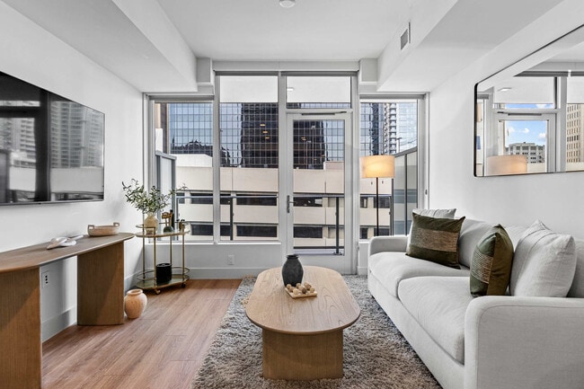 Building Photo - 1049 Seventh Ave Unit FL7-ID1228264P