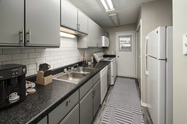 Photo - Skylar Pointe