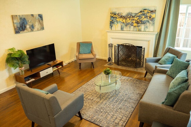 Building Photo - 240 E Hedding St Unit ID1364158P