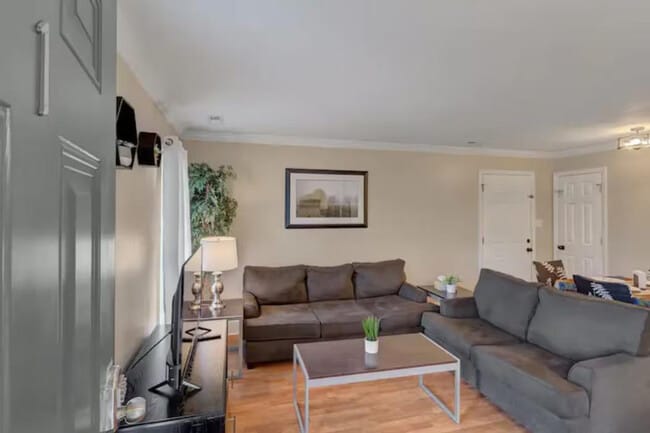 Building Photo - 2201 1/2 Summit St Unit ID1388443P