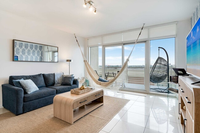 Building Photo - 3256 NE 1st Ave Unit SI ID1044513P