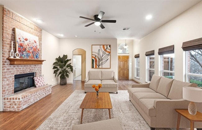 Photo - 7586 St Stephen's Square