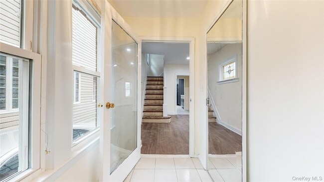 Photo - 71-32 Loubet St