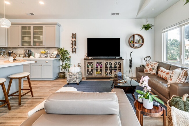 Building Photo - 578 Kelly Ave Unit ID1305166P