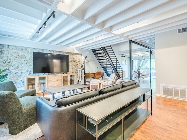 Photo - 500 E Riverside Dr Unit 206