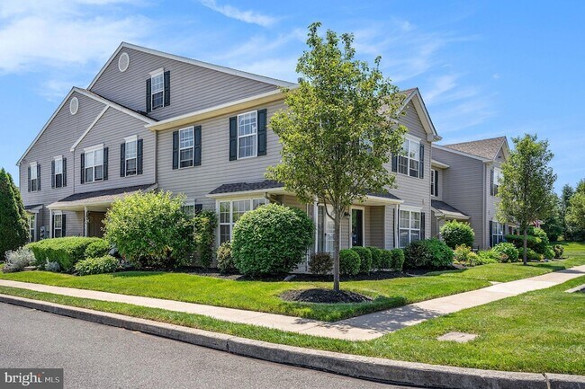 Photo - 5905 Drawbridge Ct
