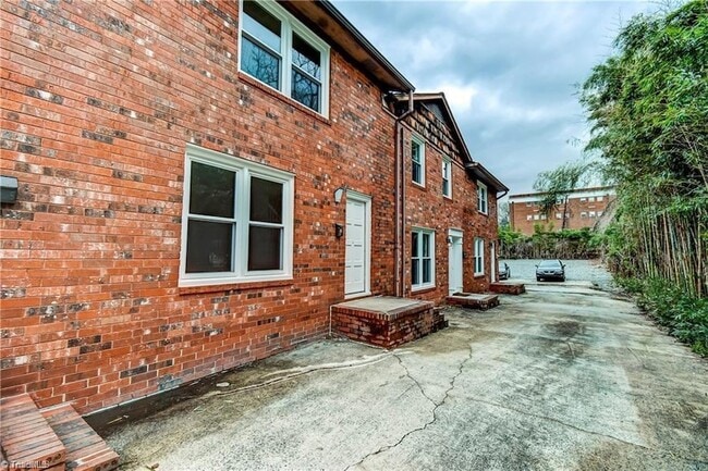 Photo - 115 S Mendenhall St