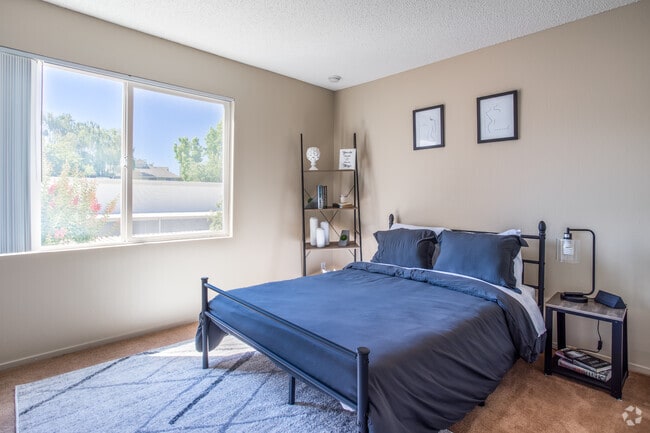 2BR, 2BA - 1016 SqFt - Palm Terrace Concord