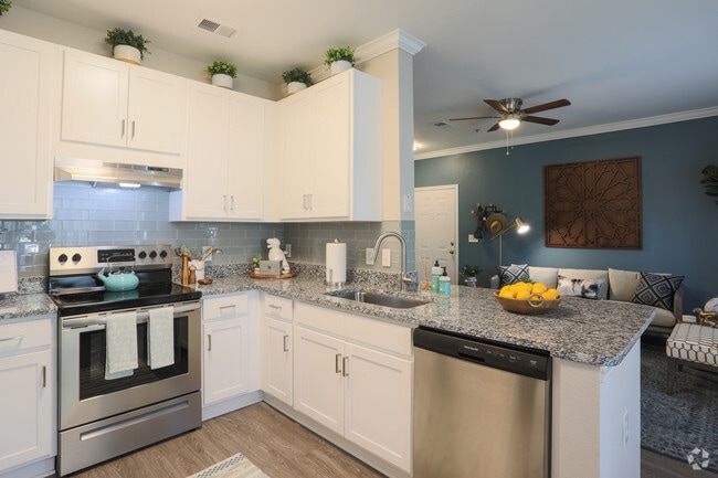 1BR, 1BA - 851 SF - Reserve at Town Center