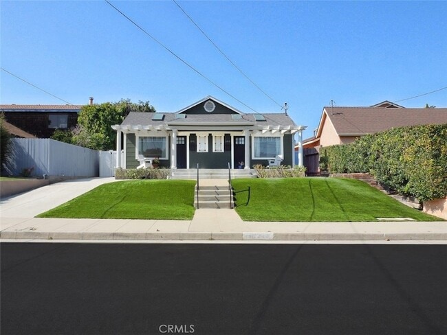 Photo - 446 W 40th St