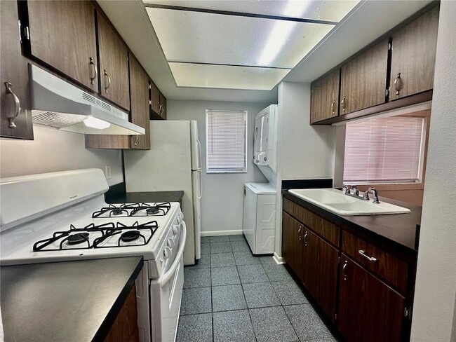 Photo - 606 Pavare Ct