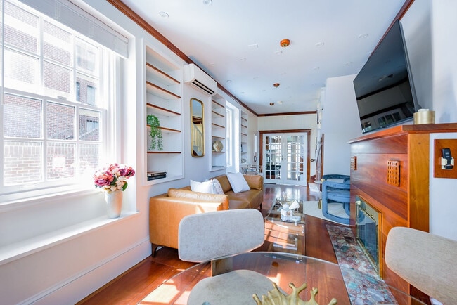 Building Photo - 1038 29th St NW Unit SI ID1585454P