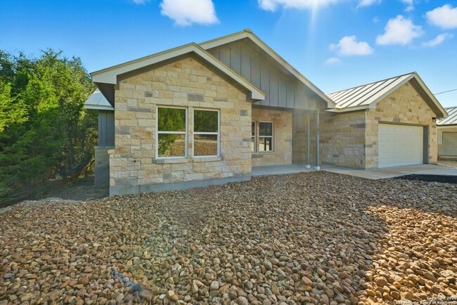 Photo - 207 Deer Oaks Dr