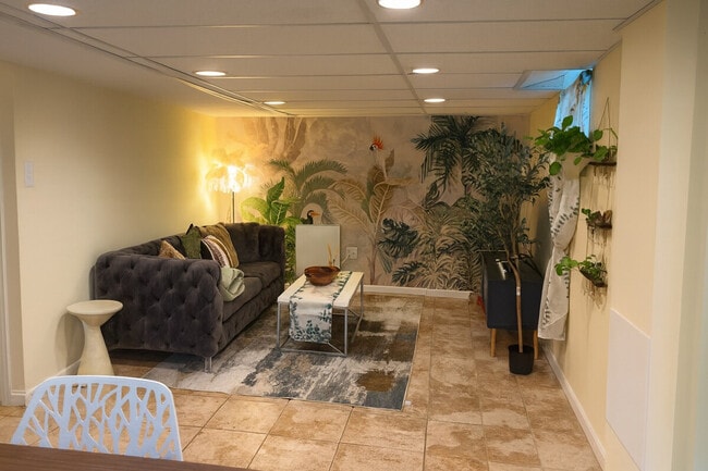 Building Photo - 510 S Barton St Unit SI ID1473410P